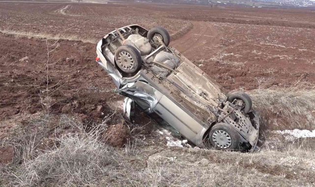 Takla atan otomobil şarampole devrildi: Köy muhtarı ölümden döndü