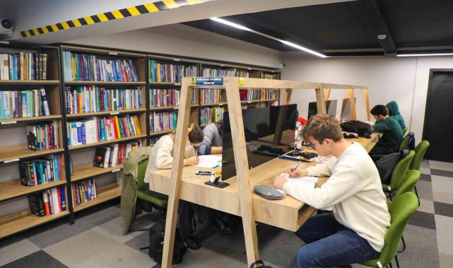 Talas'ın kütüphanelerine ara tatilde de yoğun ilgi