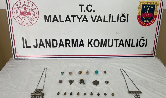 Tarihi eser niteliği taşıyan 23 malzeme ele geçirildi