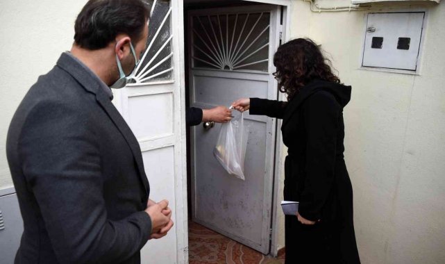 Tarsus Belediyesi, askıda et ve peyniri ihtiyaç sahiplerinin evine götürüyor