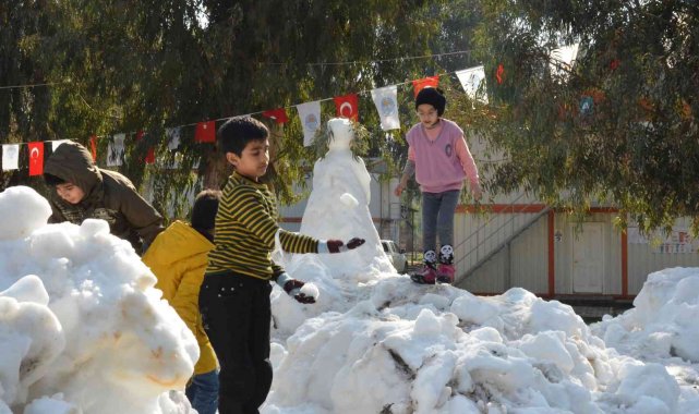 Tarsus Gençlik Kampı'nda çocuklara kar sürprizi