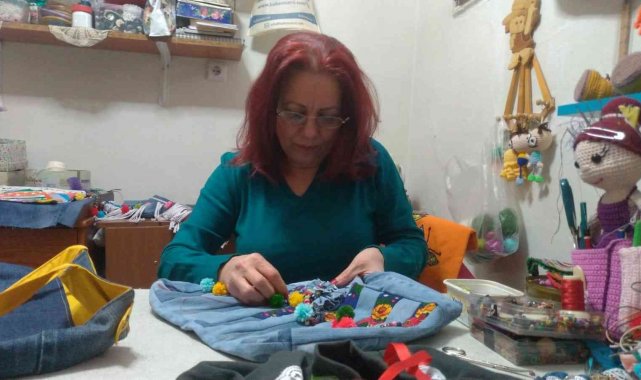 Tasarımları ile atık malzemeleri giysi ve aksesuara dönüştürüyor