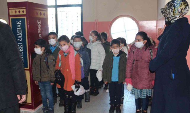 Tatvan'da yarıyıl tatilinin ardından okullar yeniden açıldı