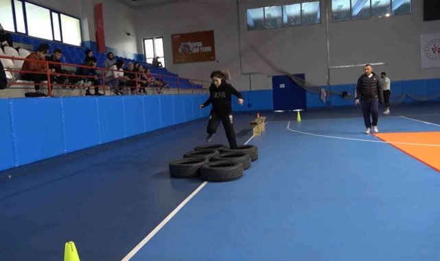 Tatvanlı gençler polis olmak için ter döküyor