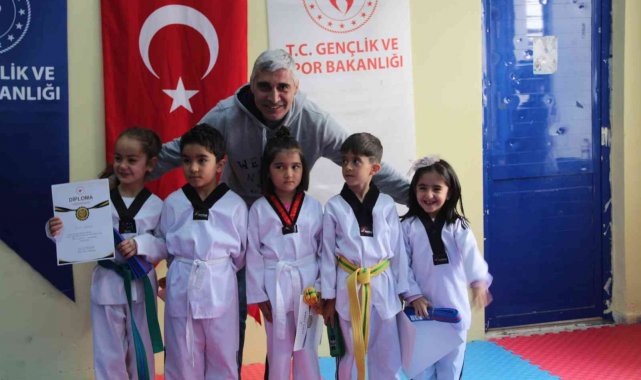 Tatvanlı minik tekvandocular kuşak bağladı