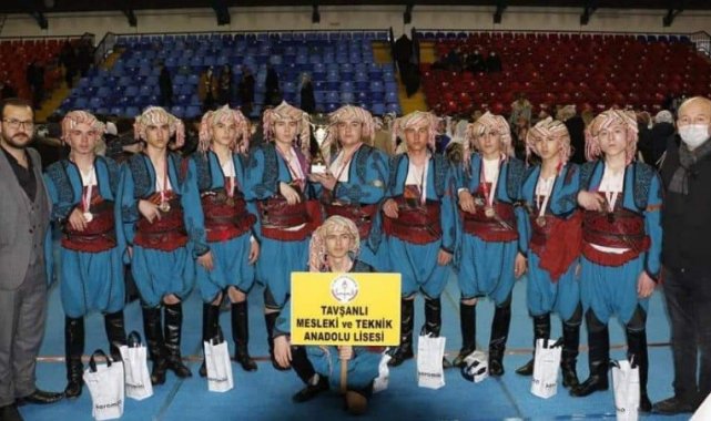 Tavşanlı Mesleki ve Teknik Anadolu Lisesi Halk Oyunları ekibi il birincisi oldu