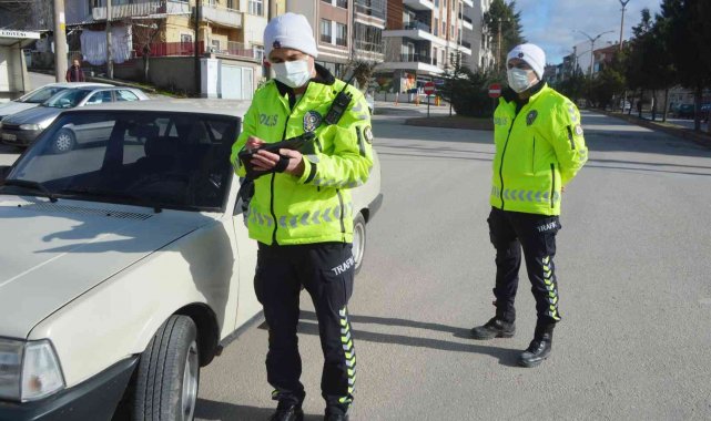 Tavşanlı'da kış lastiği denetimleri devam ediyor