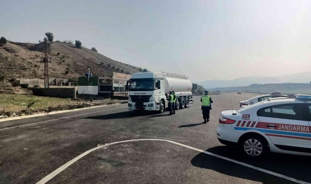 Tehlikeli madde taşıyan araçlar denetlendi