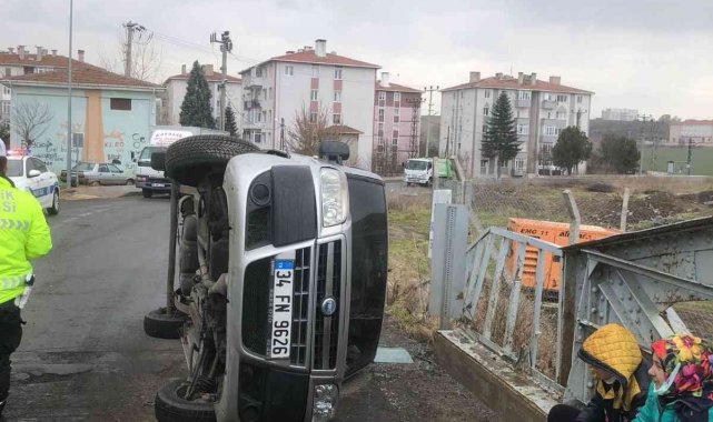 Tekirdağ'da köprüde araç devrildi: 1 yaralı