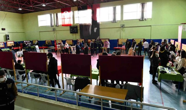 Tenzile Erdoğan Anadolu Lisesi'nde öğrencilerin projelerini sergilediği fuar açıldı