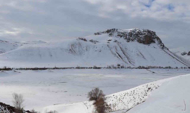 Tercan Baraj Gölü dondu