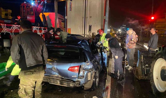 TIR&#039;ın altına giren otomobil sürücüsü öldü