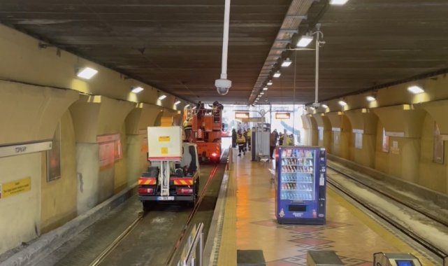 Topkapı'da tramvay yoluna giren çekici teli kopardı, seferler durdu