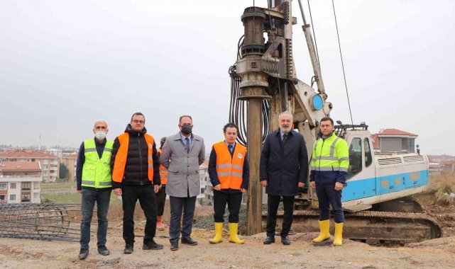 Toprak kayması olan yolda çalışmalar başladı