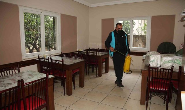 Toroslar'da temizlik ve dezenfeksiyon çalışması sürüyor