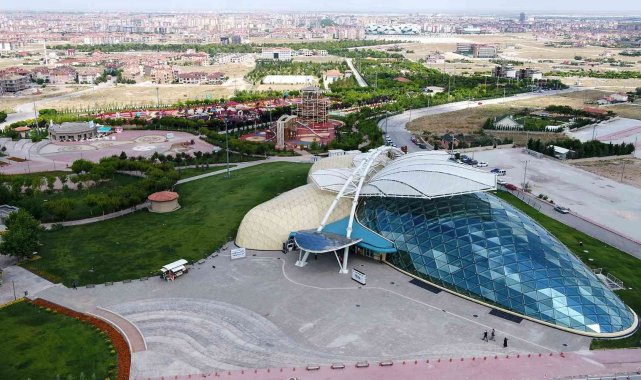 Tropikal Kelebek Bahçesi yenilenen yüzüyle ziyaretçilerine kapılarını açtı