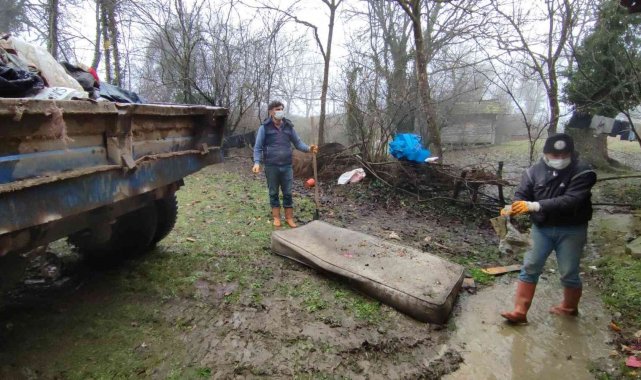 Tüm ekipler çöp evi boşaltmak için dakikalarca dil döküp ikna etti