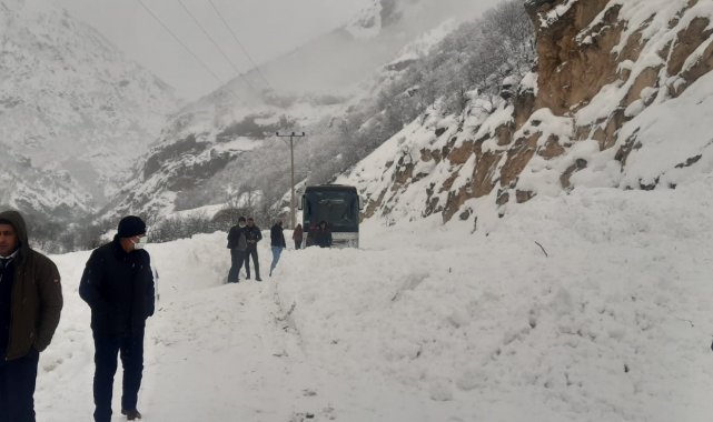 Tunceli&#039;de kapalı bulunan 123 köy yolunda karla mücadele sürüyor
