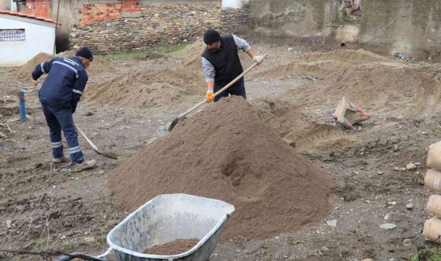 Turgutlu Belediyesinden Aşağıbozkır Mahallesine mini spor sahası