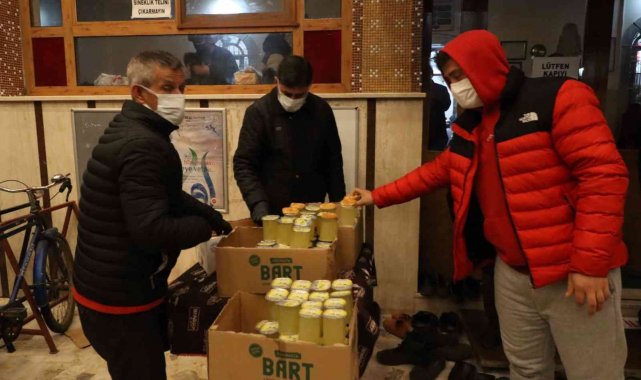 Turgutlu Belediyesinden kandil simidi ikramı