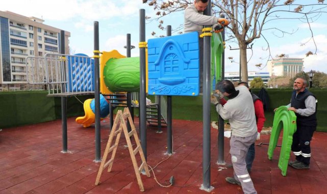 Turgutlu Belediyesinden Selvilitepe Mahallesine yeni çocuk oyun grubu