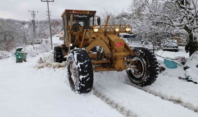 Turgutlu Belediyesinin kar mesaisi devam ediyor