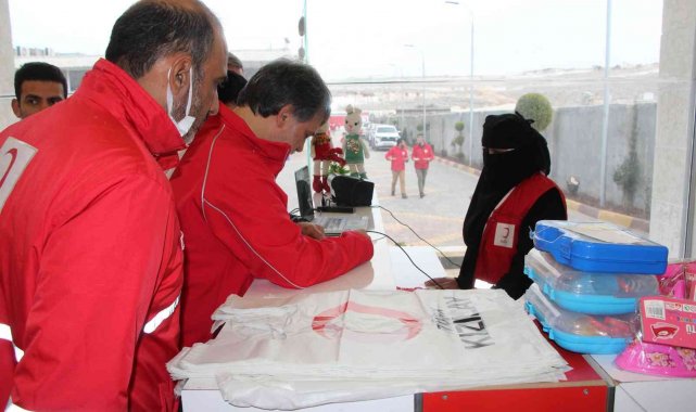 Türk Kızılayı İdlib&#039;de yaraları sarıyor