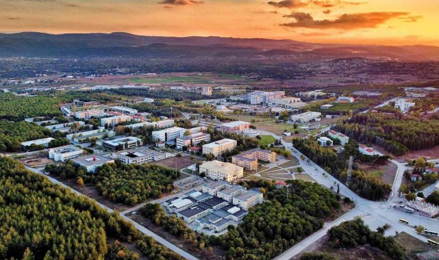 Türkiye 1.liğine ulaşan bölümlere Rektör Kılavuz'dan özel teşekkür