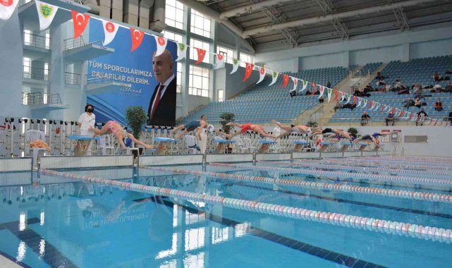 Türkiye Şampiyonası yüzücüleri Keçiören'de belirleniyor