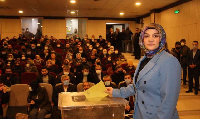 Türkiye'nin ikinci kadın başkanı güven tazeledi