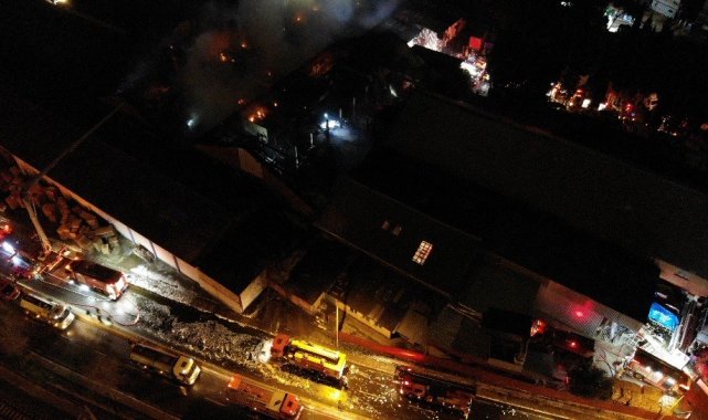 Tuzla'daki fabrika yangını 3 buçuk saatlik çalışma ile kontrol altına alındı