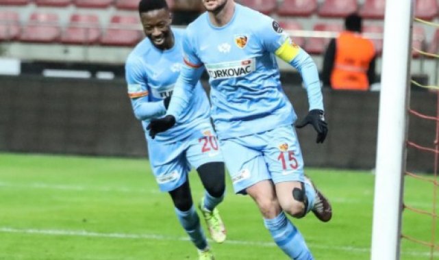 Uğur Demirok kendini affettirdi