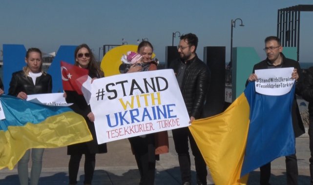 Ukraynalılar &#039;Teşekkürler Türkiye&#039; pankartı açtı