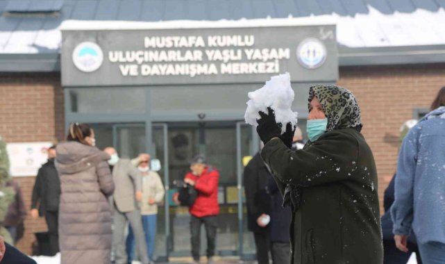 Ulu çınarlar karın tadını doyasıya çıkardı