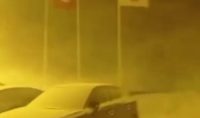 Uludağ&#039;da gece başlayan kar fırtınası kameralara yansıdı