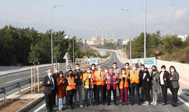 Üniversite Caddesi'ndeki yeni yol trafiğe açıldı