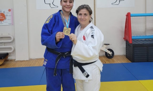 Üniversite öğrencileri Edirne'ye madalya ile döndü