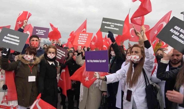 Üsküdar&#039;da beyaz önlük giyen güzellik uzmanlarından epilasyon eylemi
