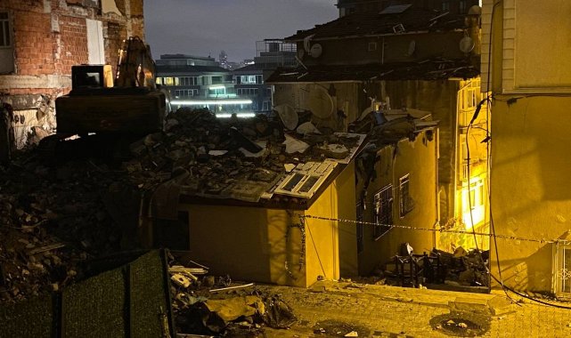 Üsküdar'da patlama yaşanan bina iş makinalarıyla yıkıldı