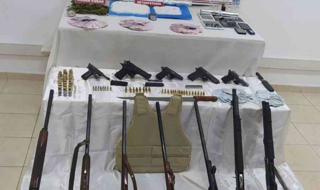 Uyuşturucu tacirleri jandarma operasyonu ile yakalandı