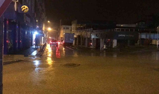 Uzunköprü'de sağanak yağış etkili oluyor