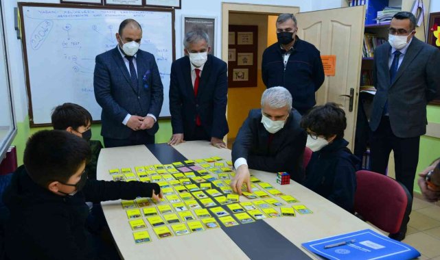 Vali Akın, Bilim Sanat Merkezinde incelemede bulundu