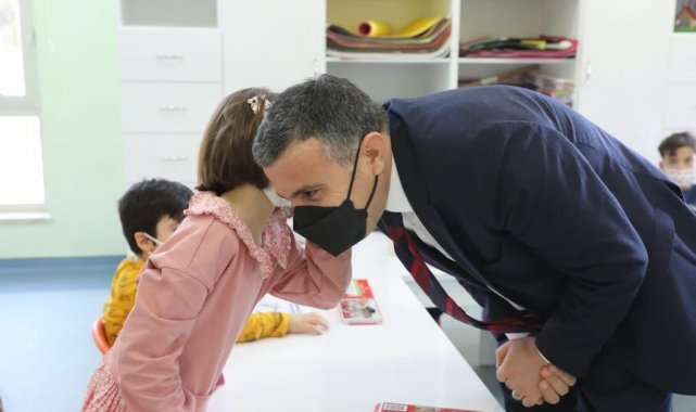 Vali Atay minik öğrencilere misafir oldu