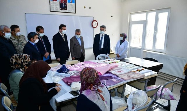 Vali Baruş, halı dokuma kursunda