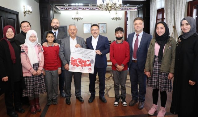 Vali Çiçek, okul gazetesi için röportaj verdi