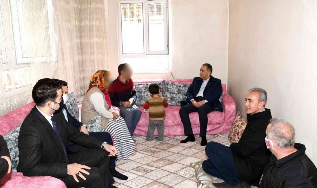 Vali Çuhadar ihtiyaç sahibi vatandaşları evinde ziyaret etti