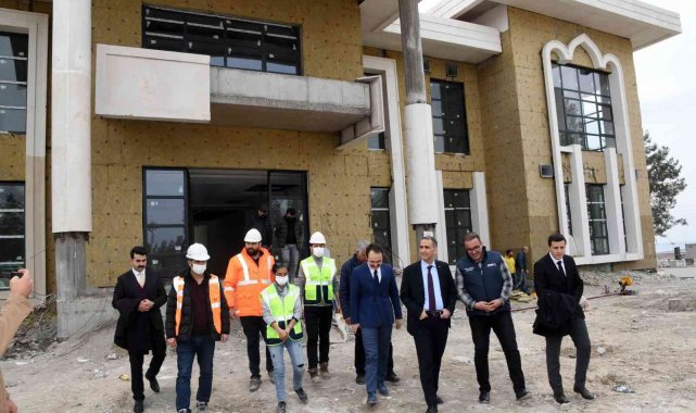 Vali Çuhadar, Samsat&#039;ta kamu yatırımlarını inceledi