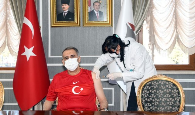 Vali Çuhadar, Turkovac aşısını yaptı