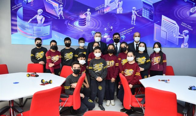 Vali Elban, robotik kodlama ve bilgisayar teknolojileri sınıflarının açılışını yaptı