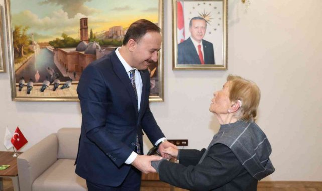 Vali Erin'den 97 yaşındaki hayırsever anneye özel ilgi